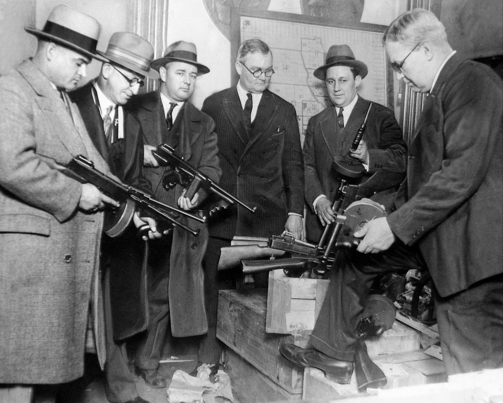 "Tội phạm súng đạn buộc cảnh sát Chicago phải nâng cấp vũ trang" - Ngày 9 tháng 1 năm 1921